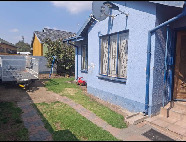 3 BEDROOM FREEHOLD FOR SALE IN BIRCH ACRES